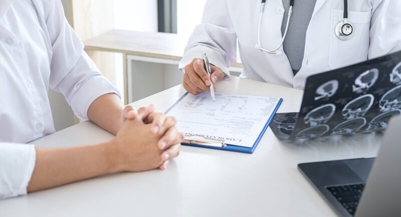 Quando consultare un neurochirurgo? Le domande aiutano a capirlo